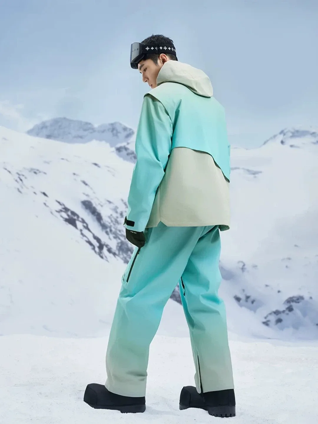 Unisex brand new Snowboarding Suit image indicator(4)