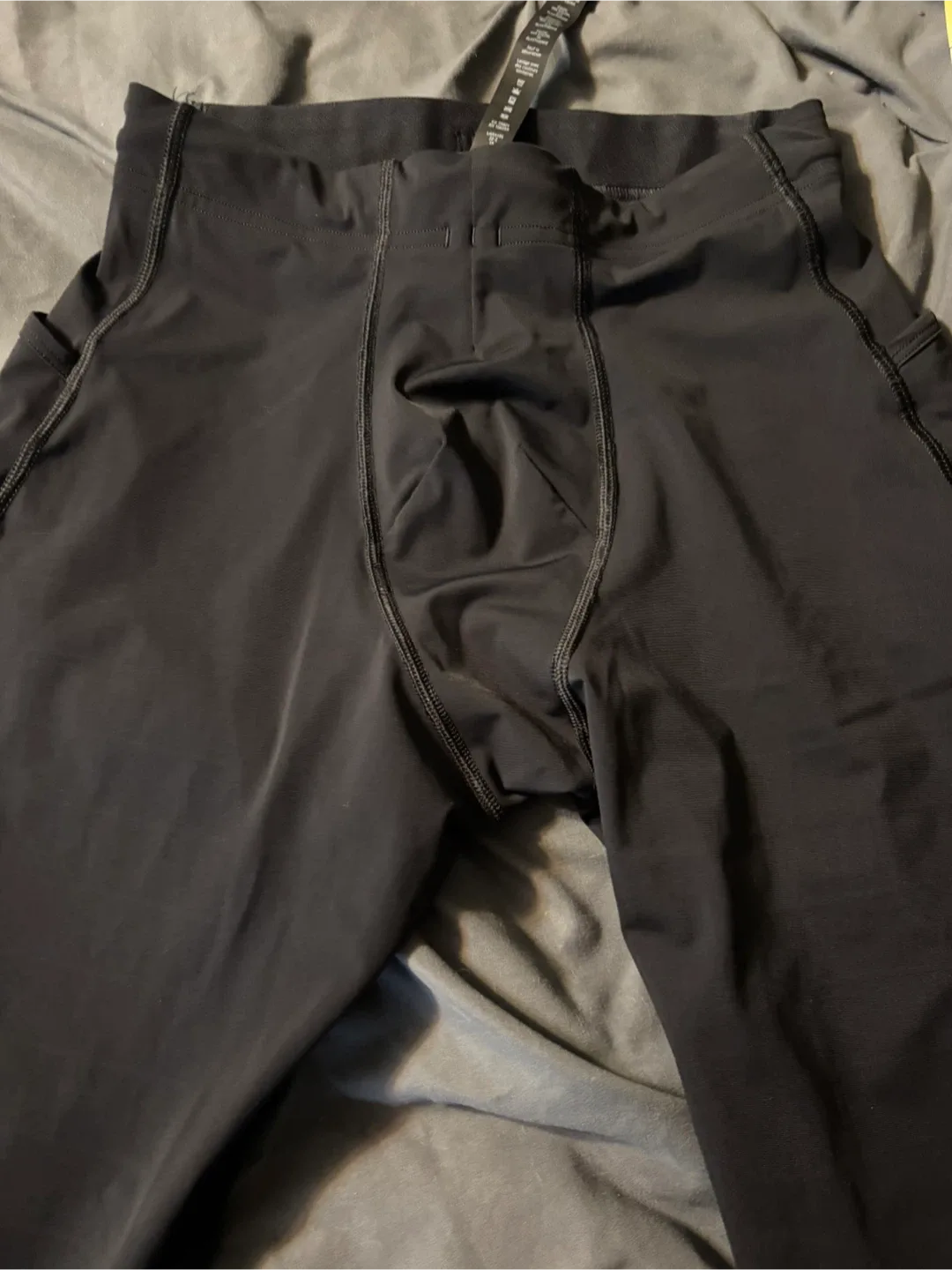 Lululemon Vital Drive Tight 28" in black size medium image indicator(2)