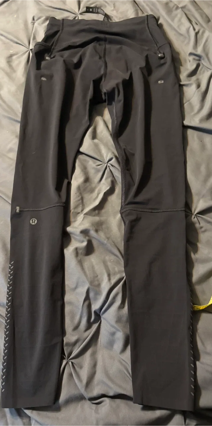 Lululemon Vital Drive Tight 28" in black size medium image indicator(6)