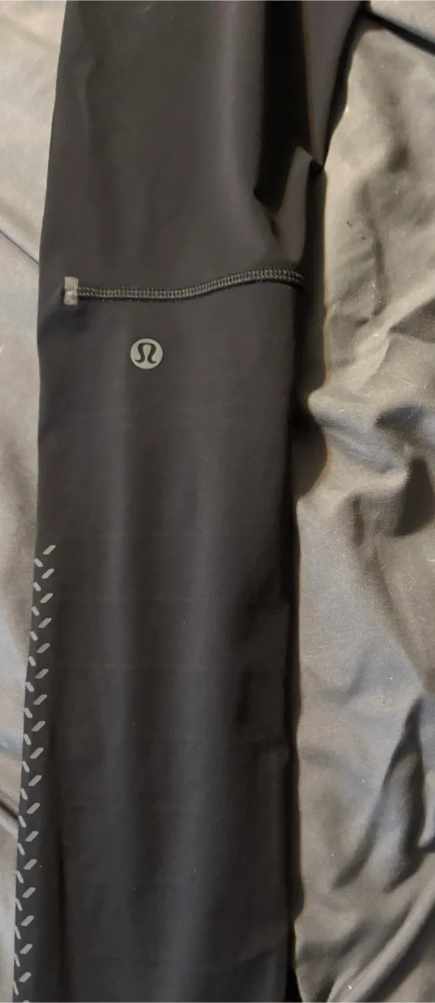 Lululemon Vital Drive Tight 28" in black size medium image indicator(7)