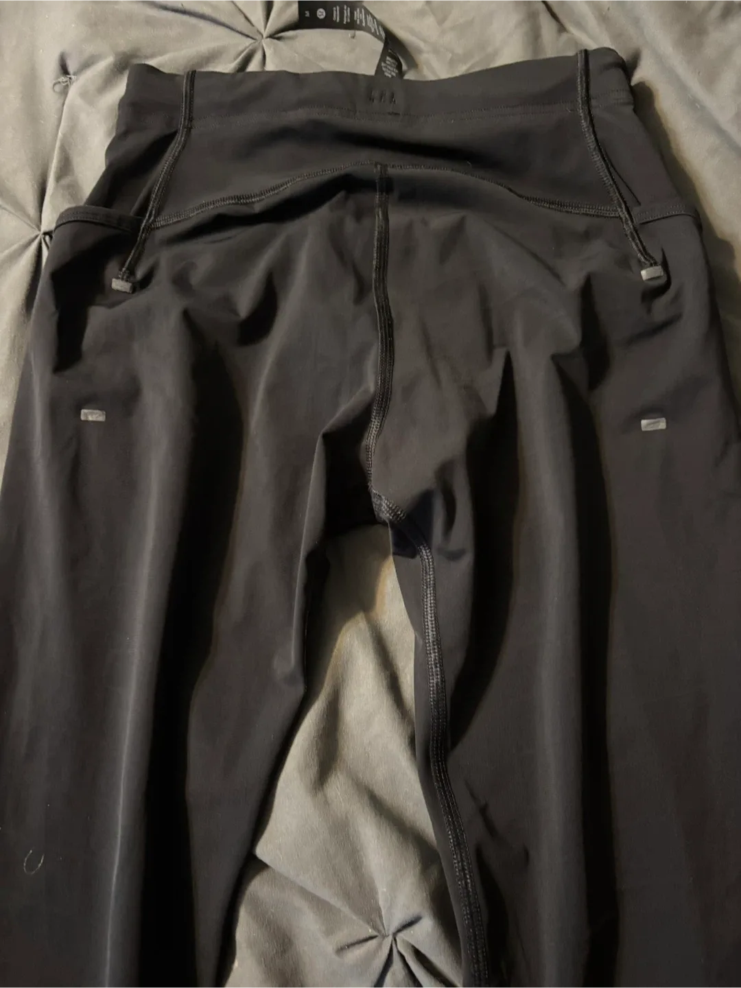 Lululemon Vital Drive Tight 28" in black size medium image indicator(8)