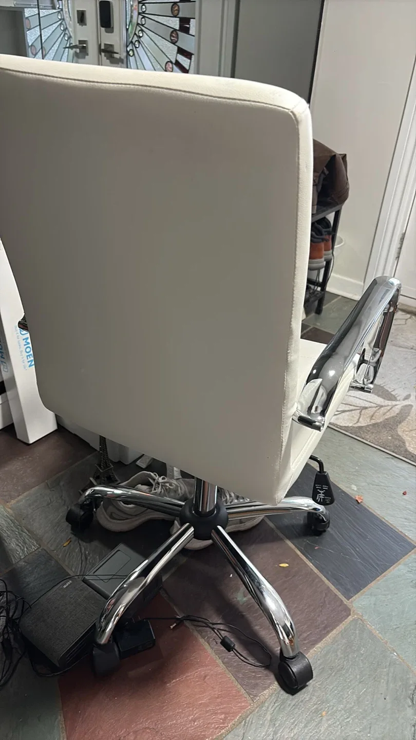 White Faux Leather Office Chair image indicator(3)