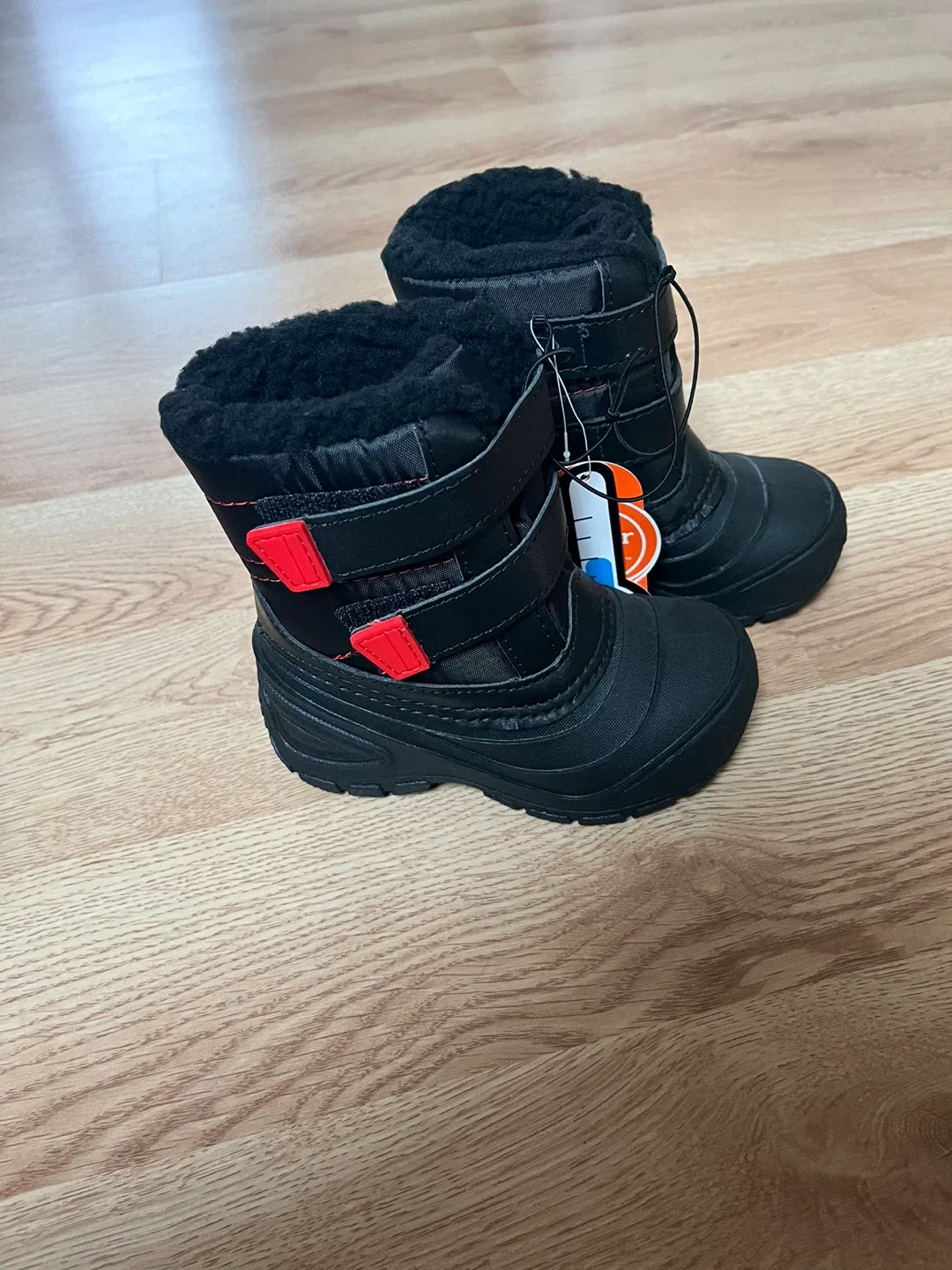 Wonder Nation Black/Red Toddler Winter Boots - Size 7 image indicator(2)