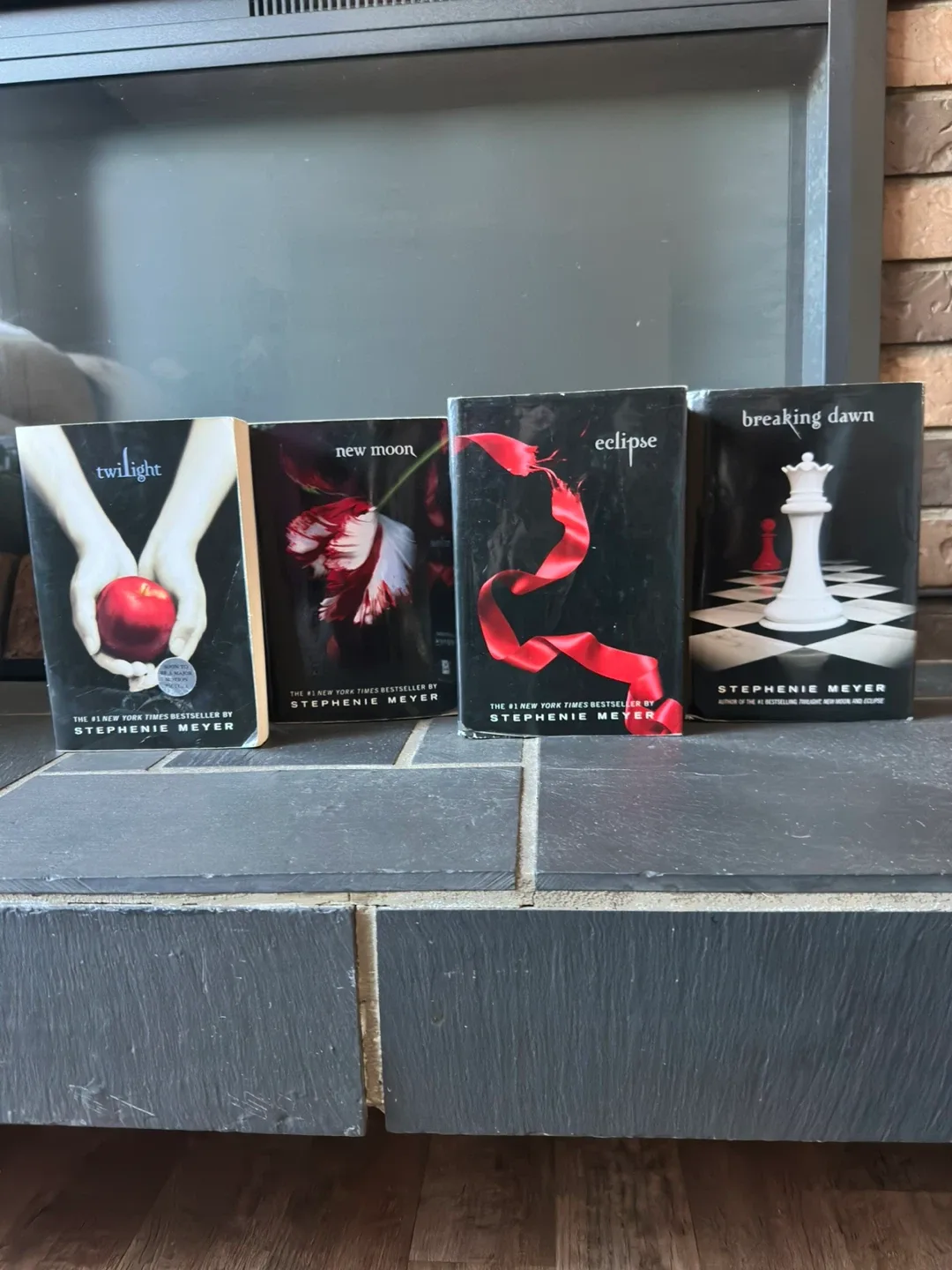 Twilight Book Series by Stephenie Meyer image indicator(2)