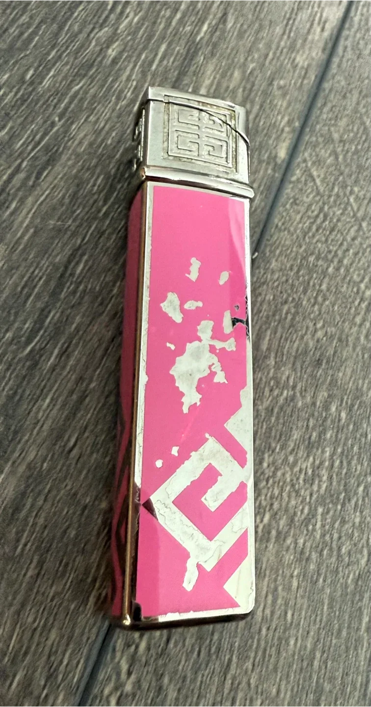Givenchy Lighter - Pink image indicator(4)