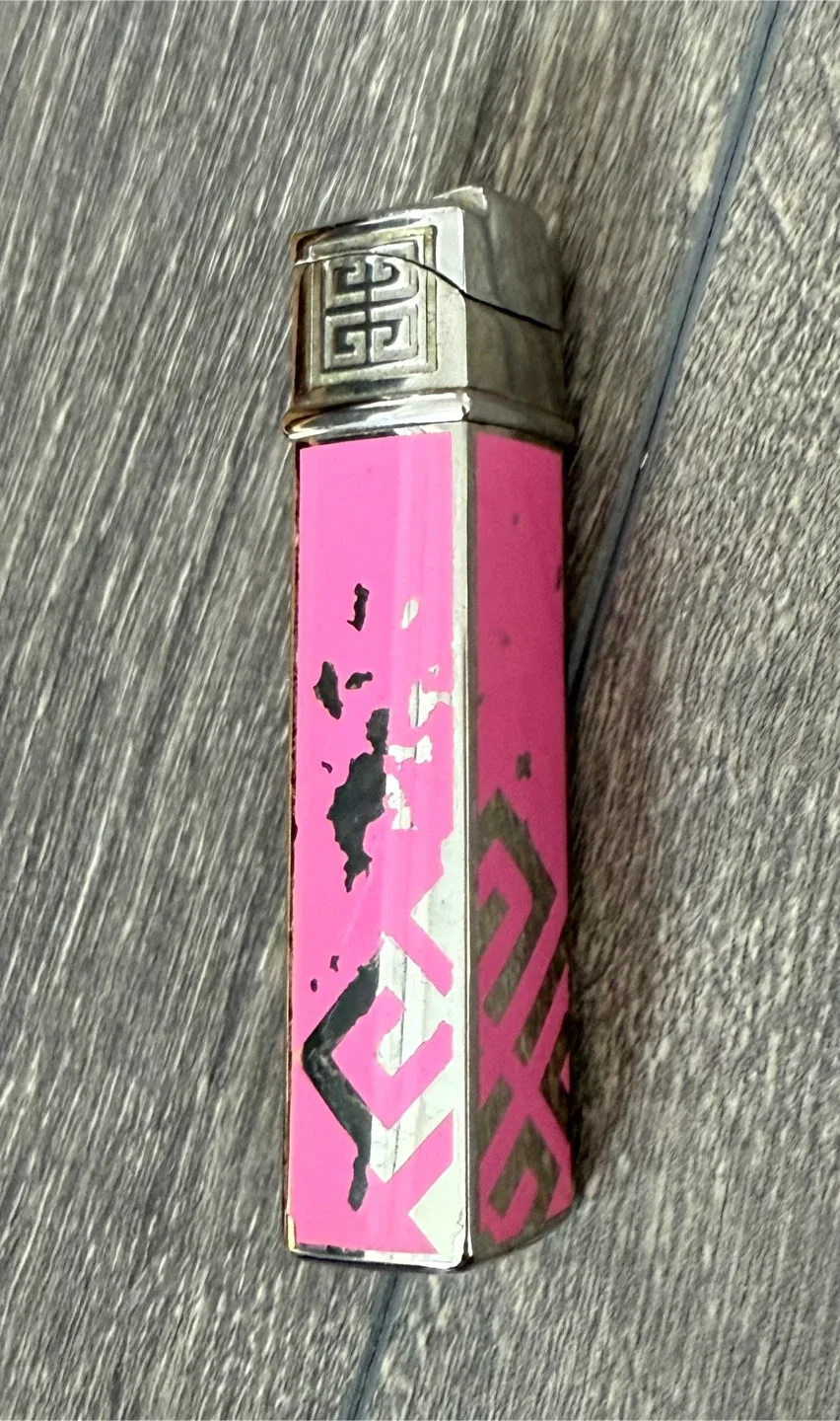Givenchy Lighter - Pink image indicator(5)