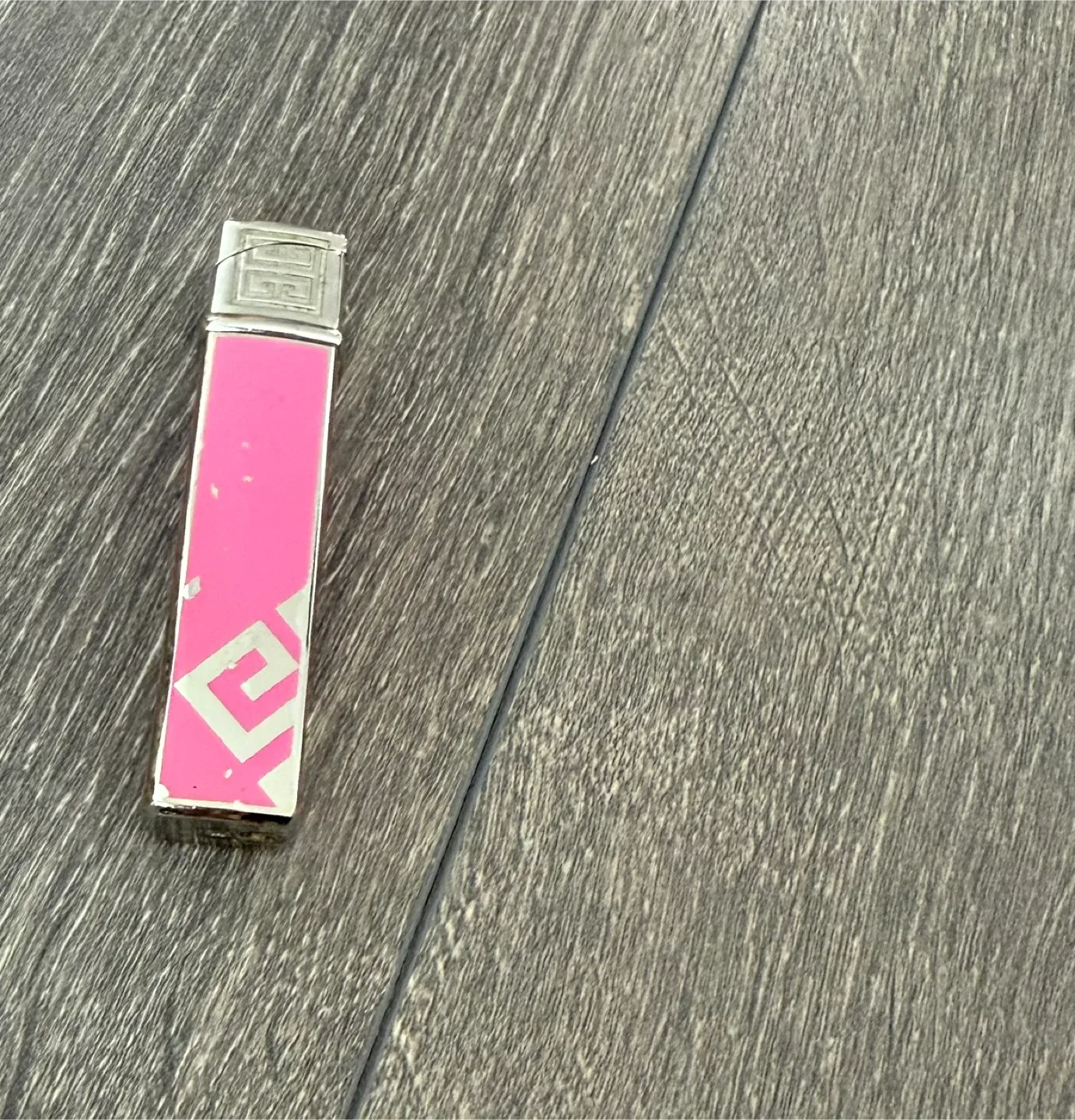 Givenchy Lighter - Pink image indicator(6)