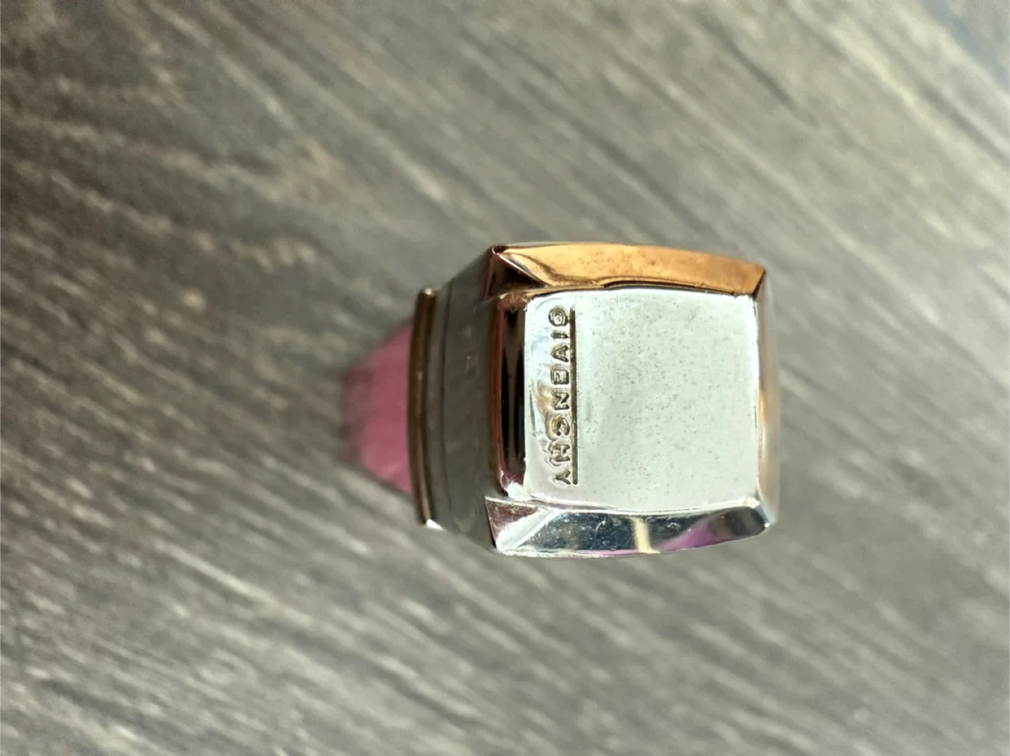 Givenchy Lighter - Pink image indicator(7)