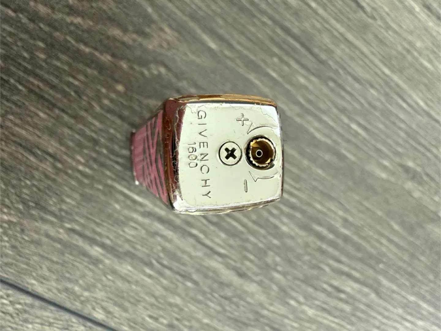 Givenchy Lighter - Pink image indicator(9)