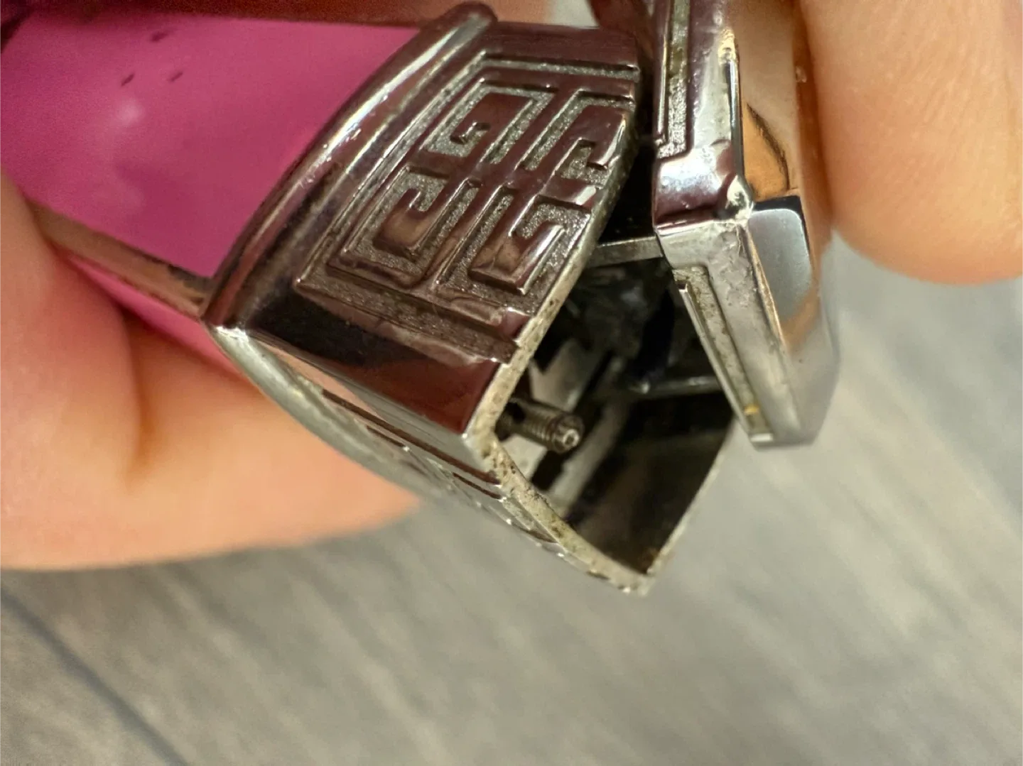 Givenchy Lighter - Pink image indicator(8)