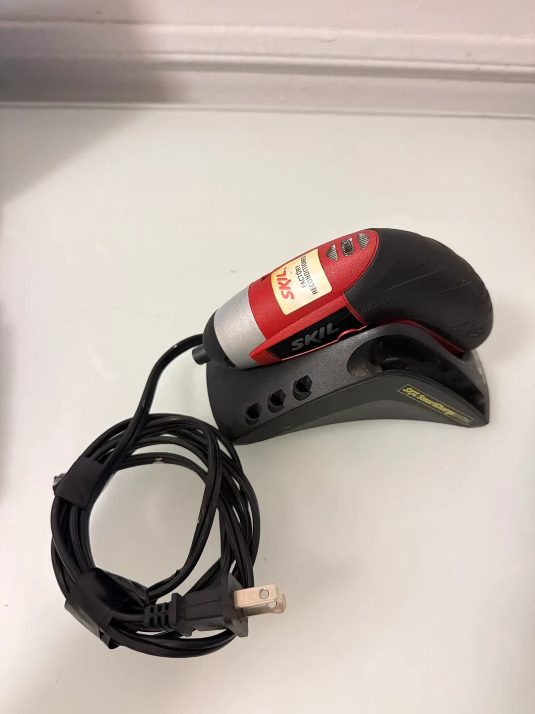 Skil Rechargeable Screwdriver with Charger thumbnail