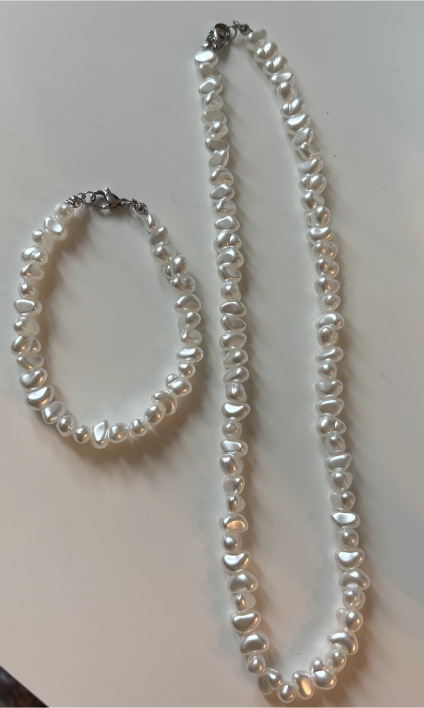 Beautiful White Faux Pearl Beaded Necklace and Bracelet Set ! - photo 4