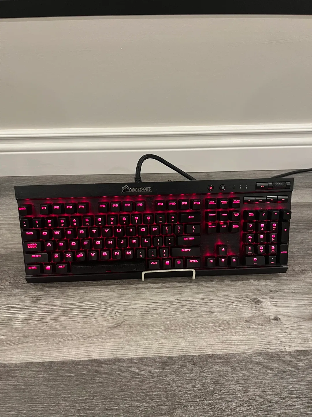 Corsair K70 LUX Mechanical Keyboard - Red LED image indicator(2)