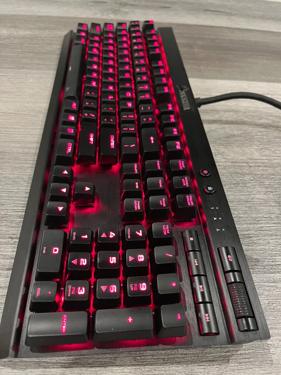 Corsair K70 LUX Mechanical Keyboard - Red LED image indicator(3)