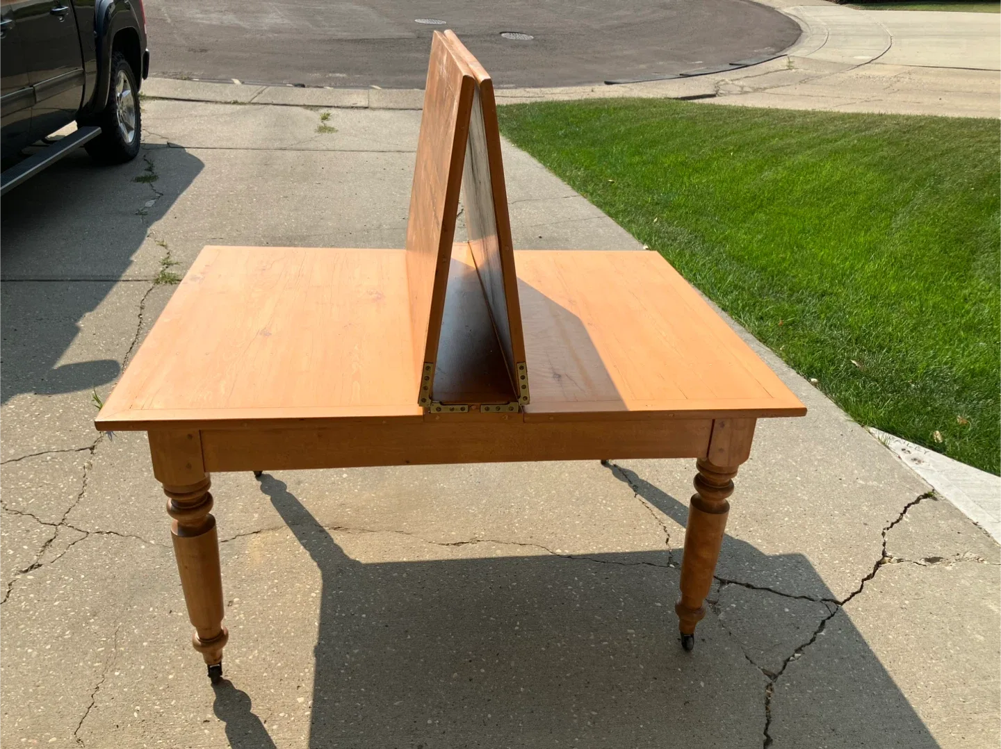 Wood Coffee Table and Extendable Dining Table Set image indicator(6)