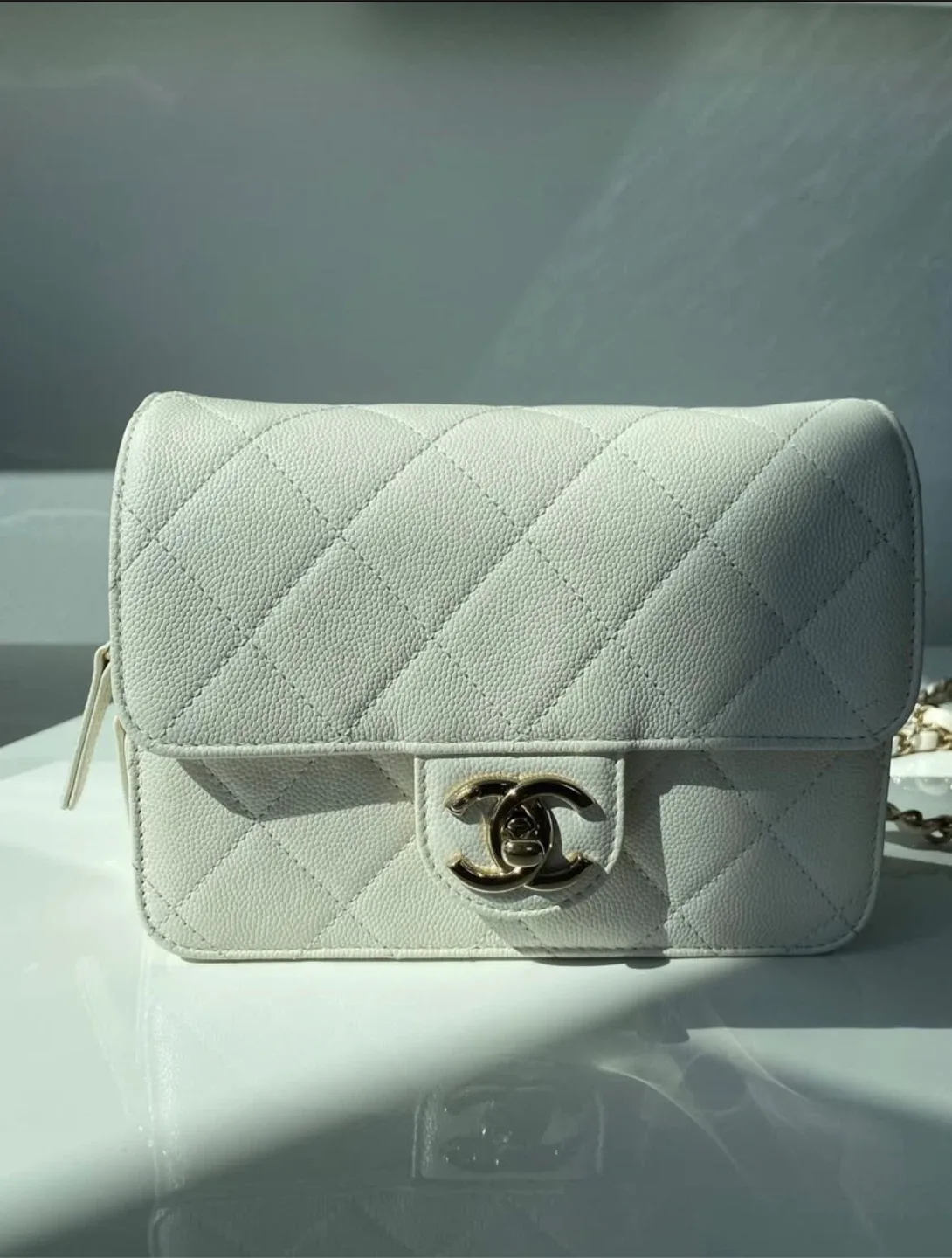 Chanel White Caviar Leather Crossbody image indicator(3)