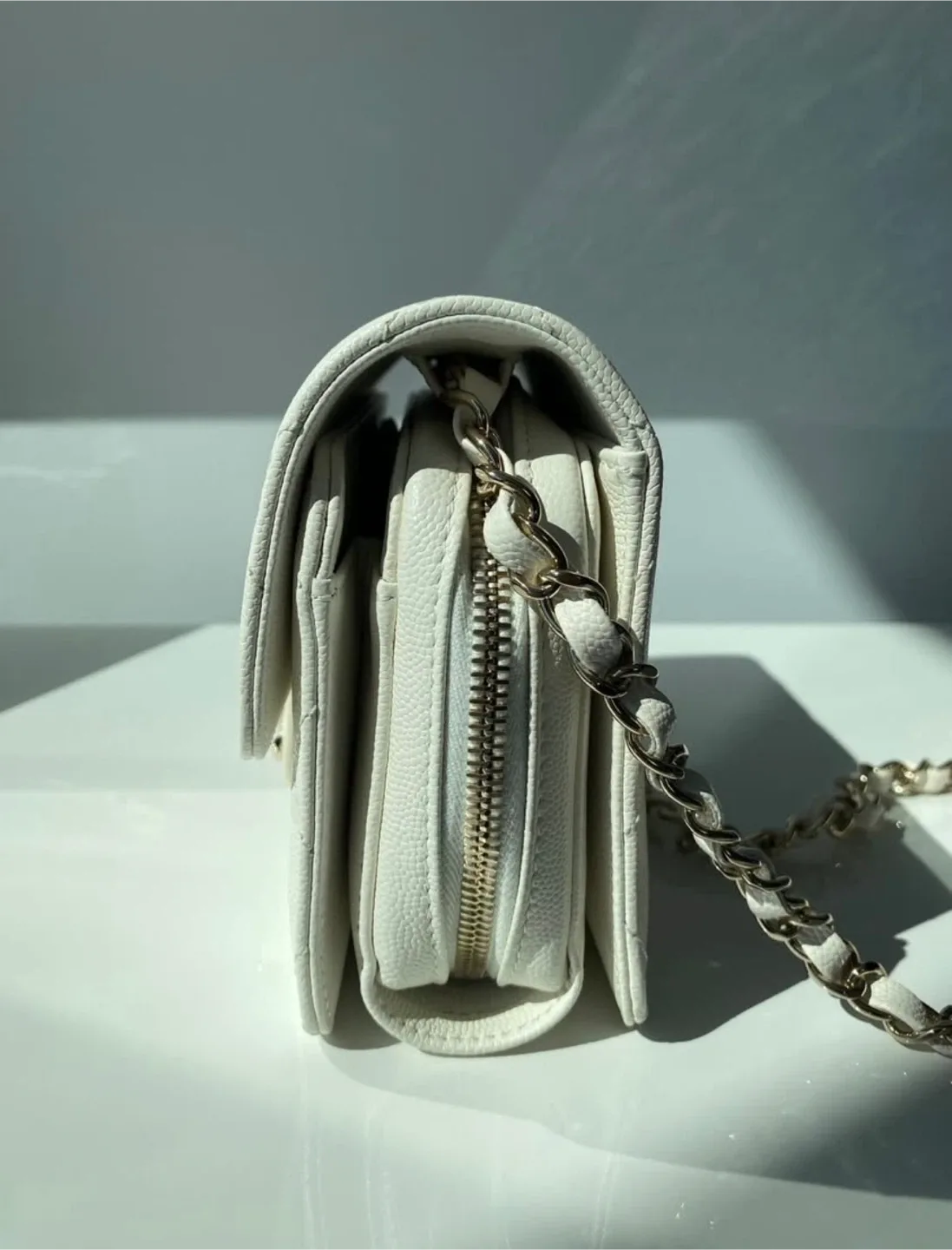 Chanel White Caviar Leather Crossbody image indicator(8)