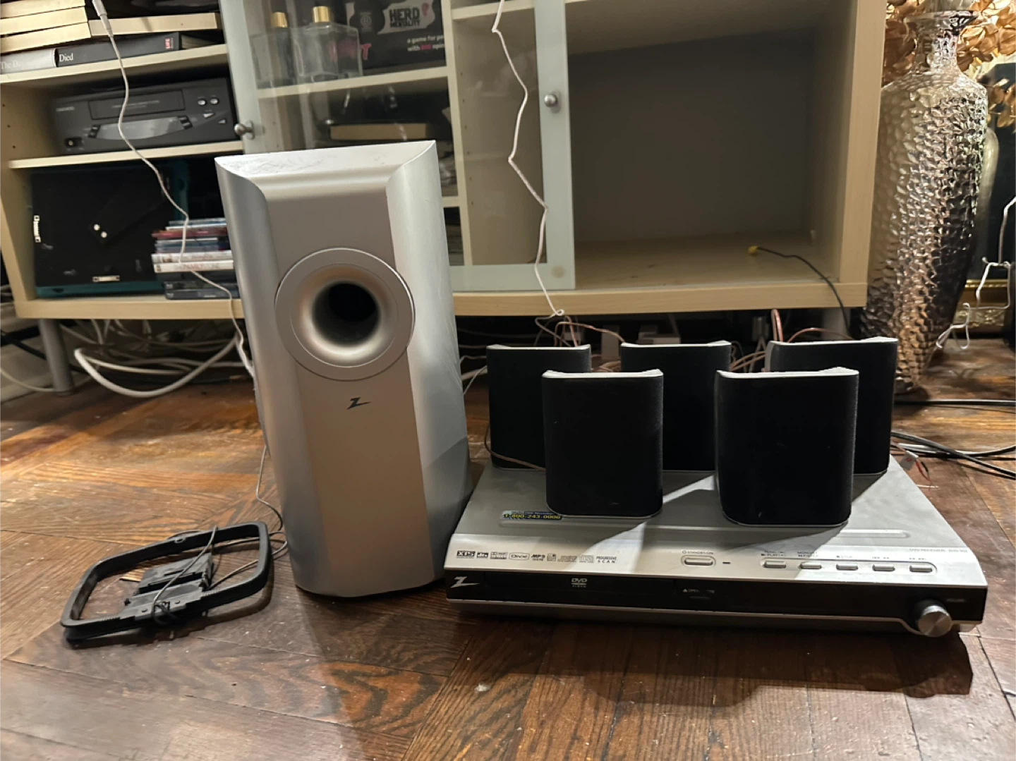 Zenith DVD Receiver with 5 Speakers and Subwoofer