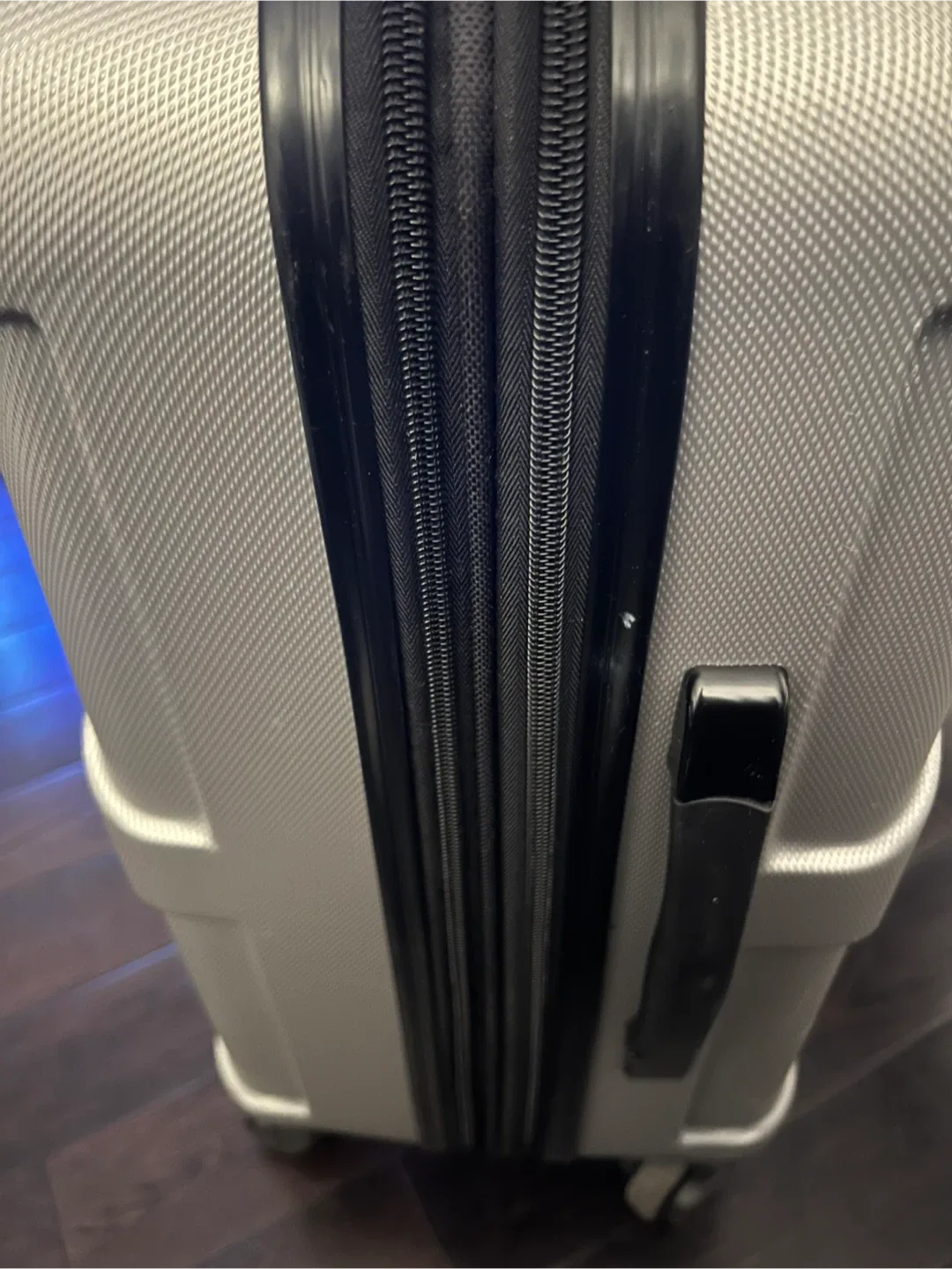 Outbound Hardside Carry-On Luggage - Silver image indicator(4)