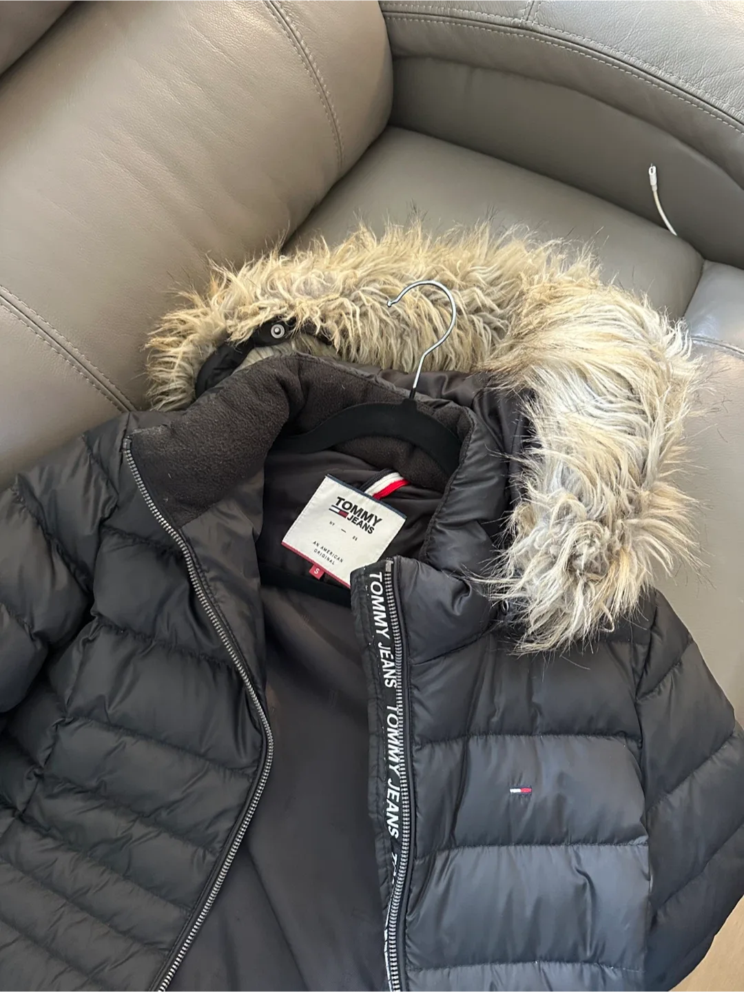 Tommy Hilfiger Black Puffer Coat - Size S image indicator(2)
