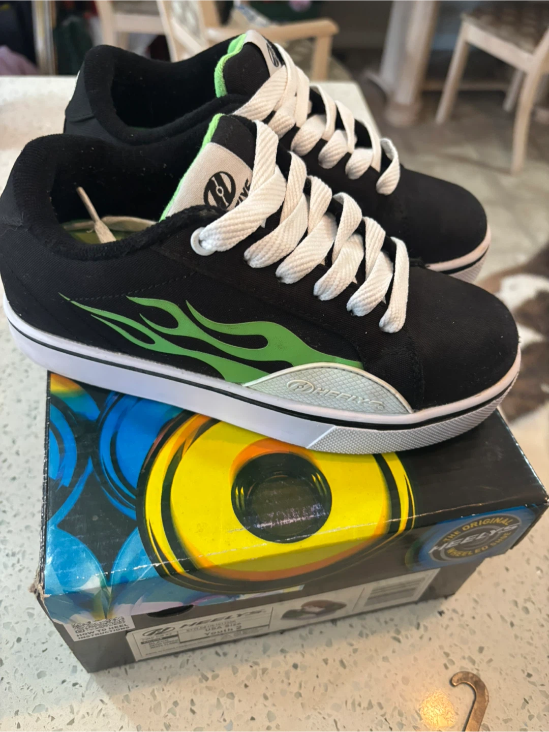Heelys Fire CB X2 Youth Size 2 - Black/Neon Green