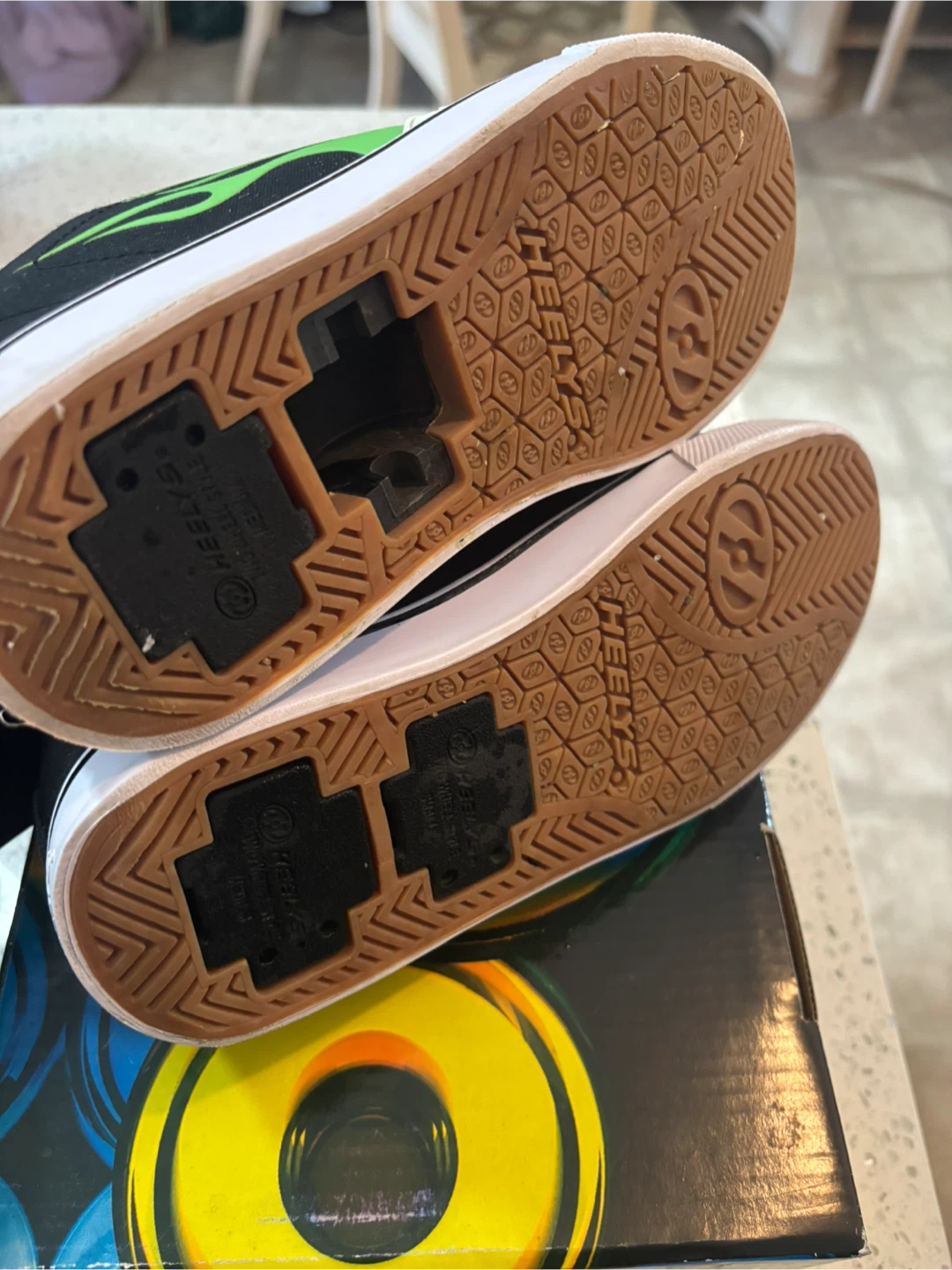 Heelys Fire CB X2 Youth Size 2 - Black/Neon Green - photo 2