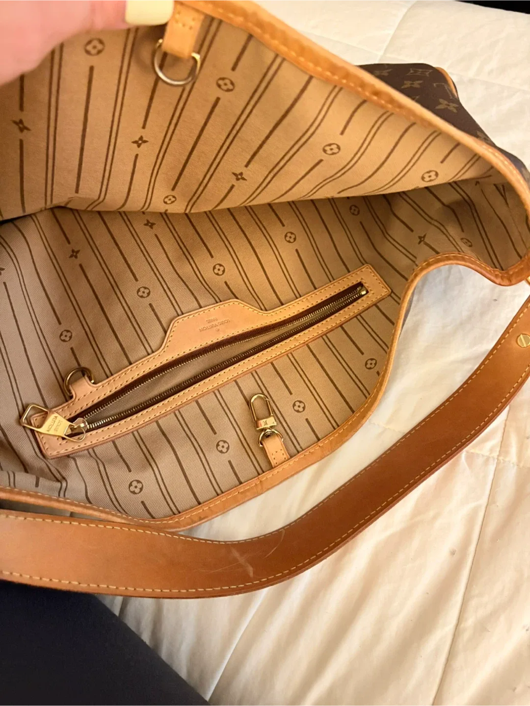 Louis Vuitton Monogram Canvas Delightful image indicator(9)