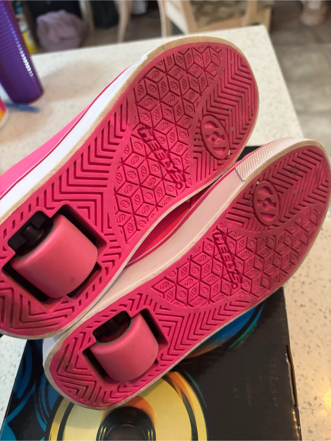 Heelys Pro 20 Neon Pink Youth Size 3 - photo 2
