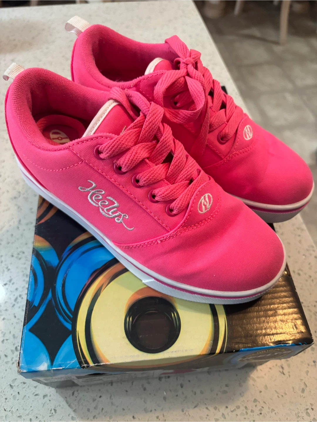 Heelys Pro 20 Neon Pink Youth Size 3