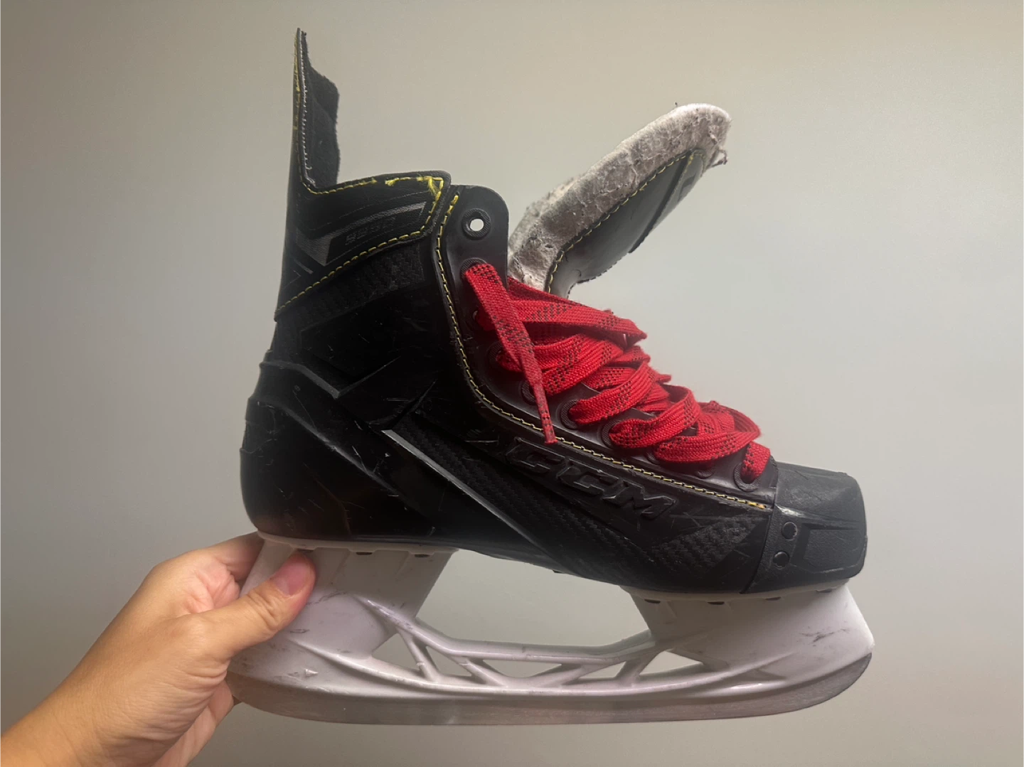 Skate boots