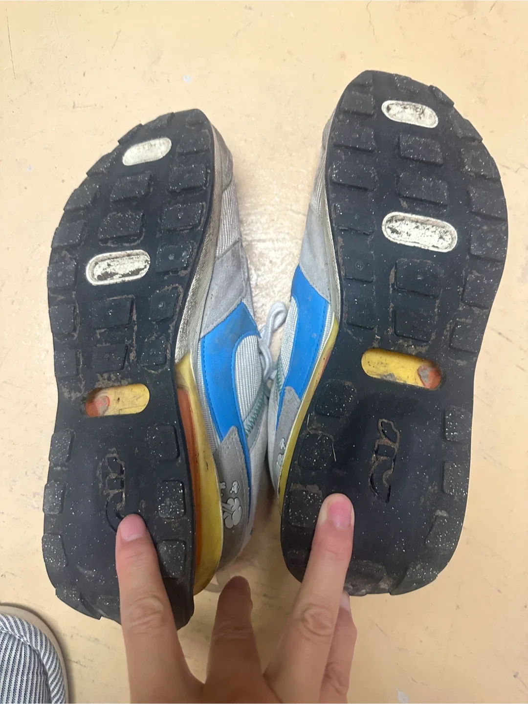 Running shoes image indicator(5)