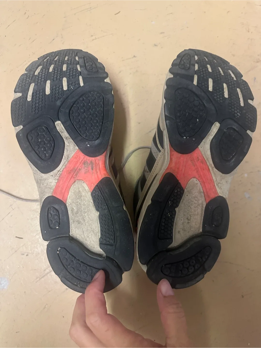 Running shoes image indicator(3)