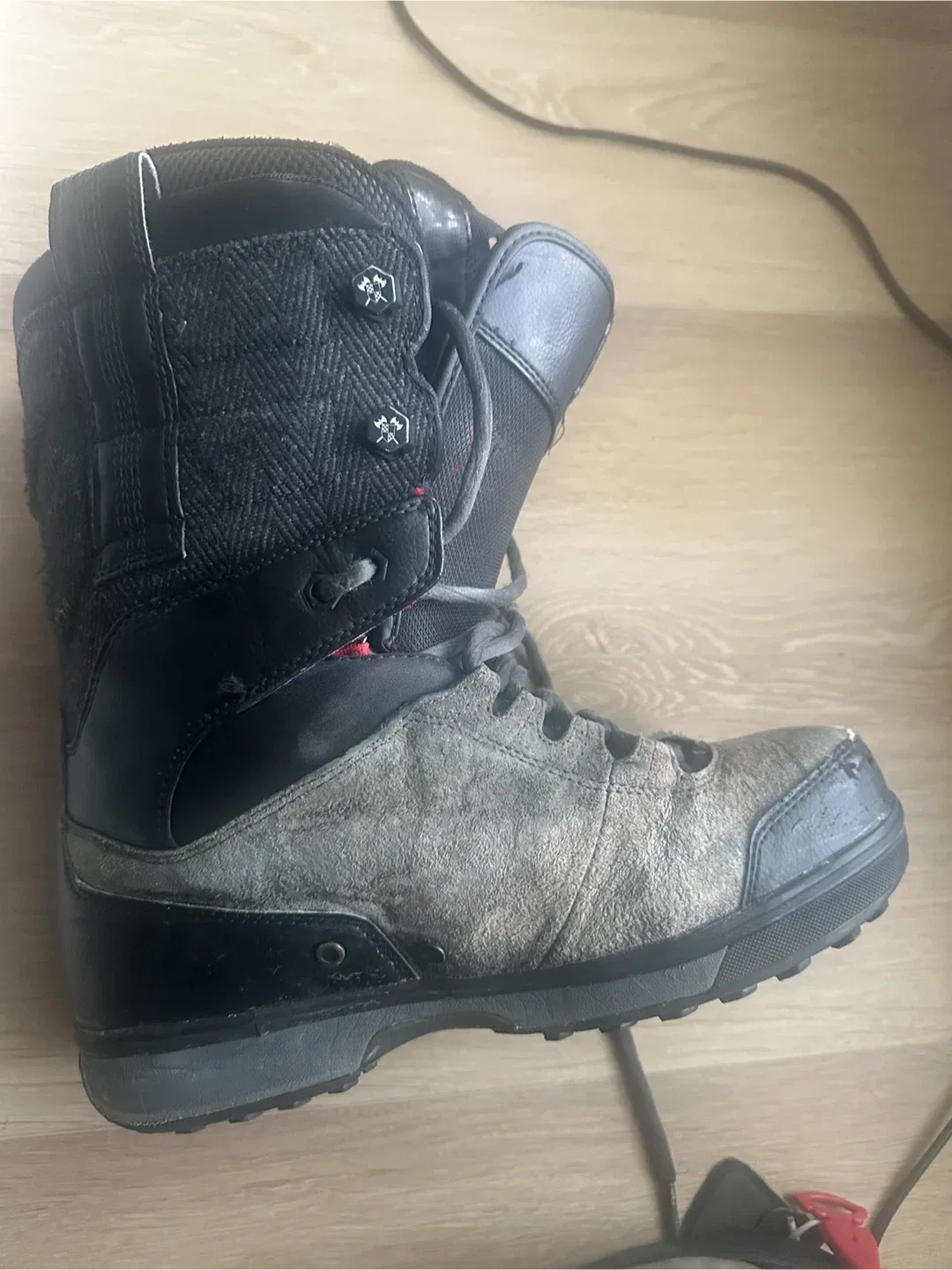 Snowboarding boots