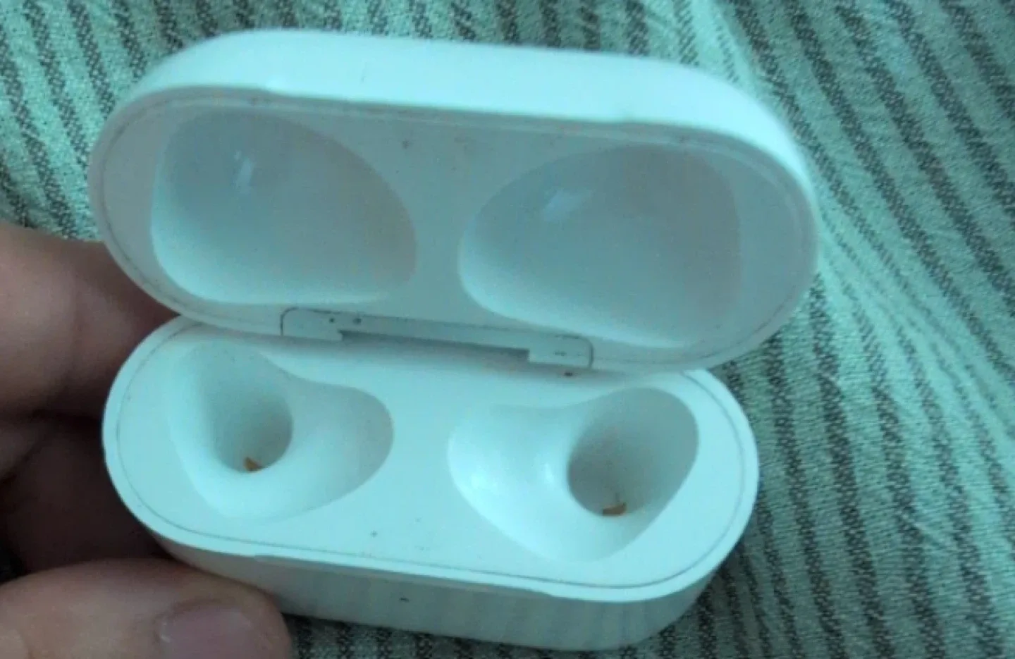 Apple AirPods Charging Case GEN 3 thumbnail