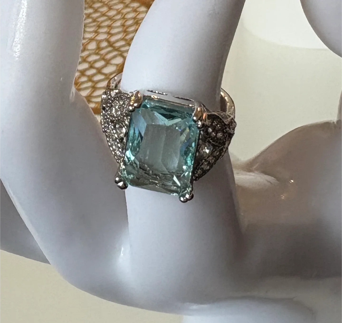 Stunning Sterling Silver Ring with Blue Stone! Size 7 image indicator(6)