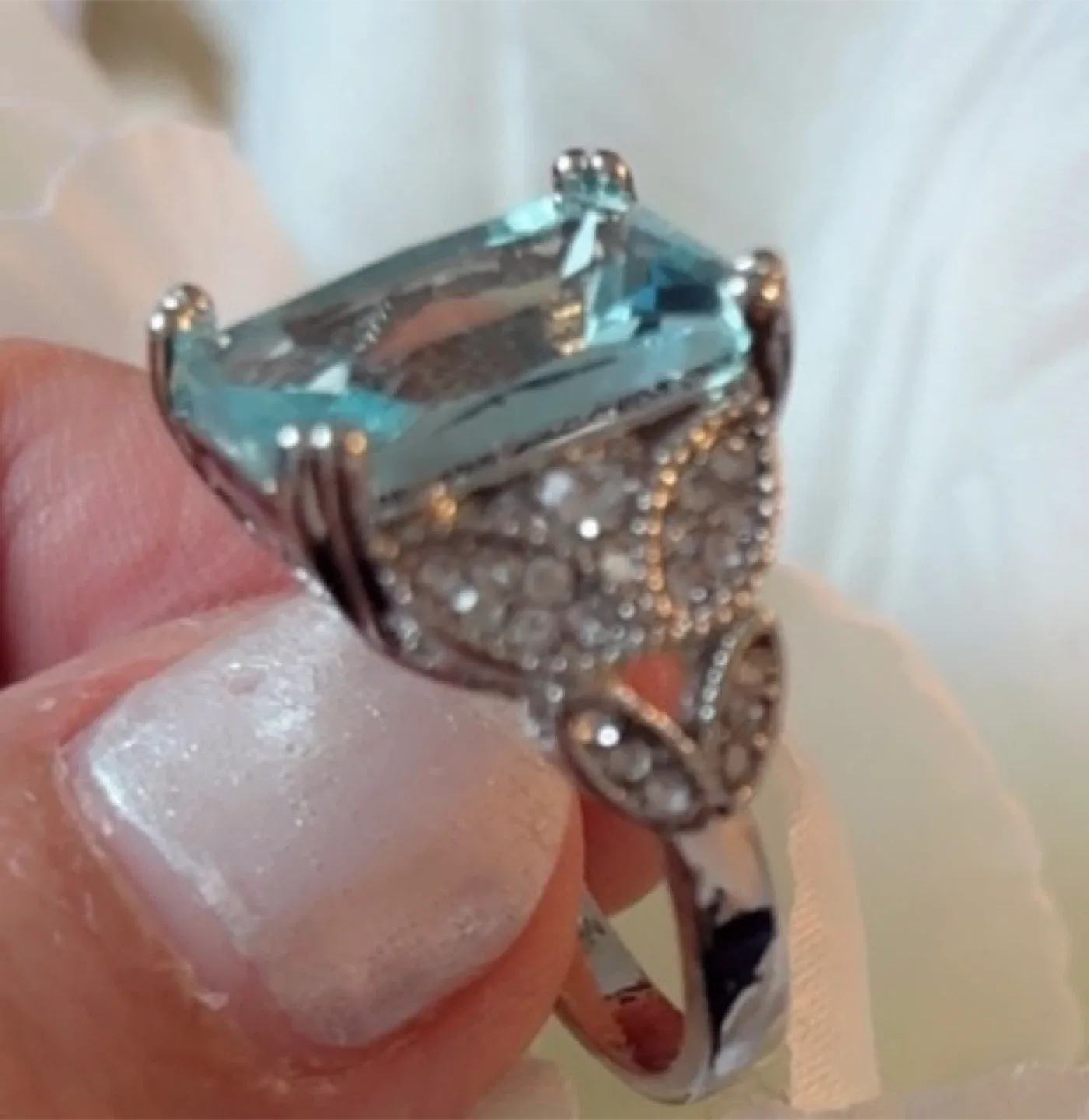 Stunning Sterling Silver Ring with Blue Stone! Size 7 image indicator(3)