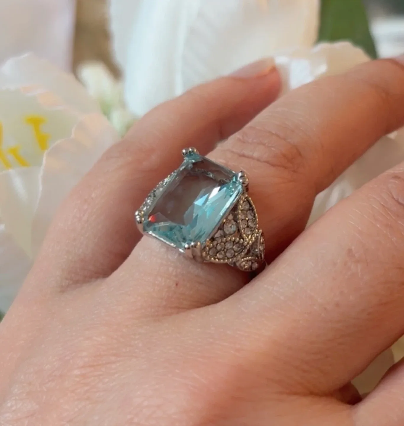 Stunning Sterling Silver Ring with Blue Stone! Size 7 image indicator(2)