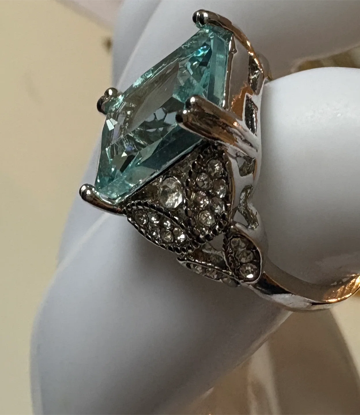 Stunning Sterling Silver Ring with Blue Stone! Size 7 image indicator(5)