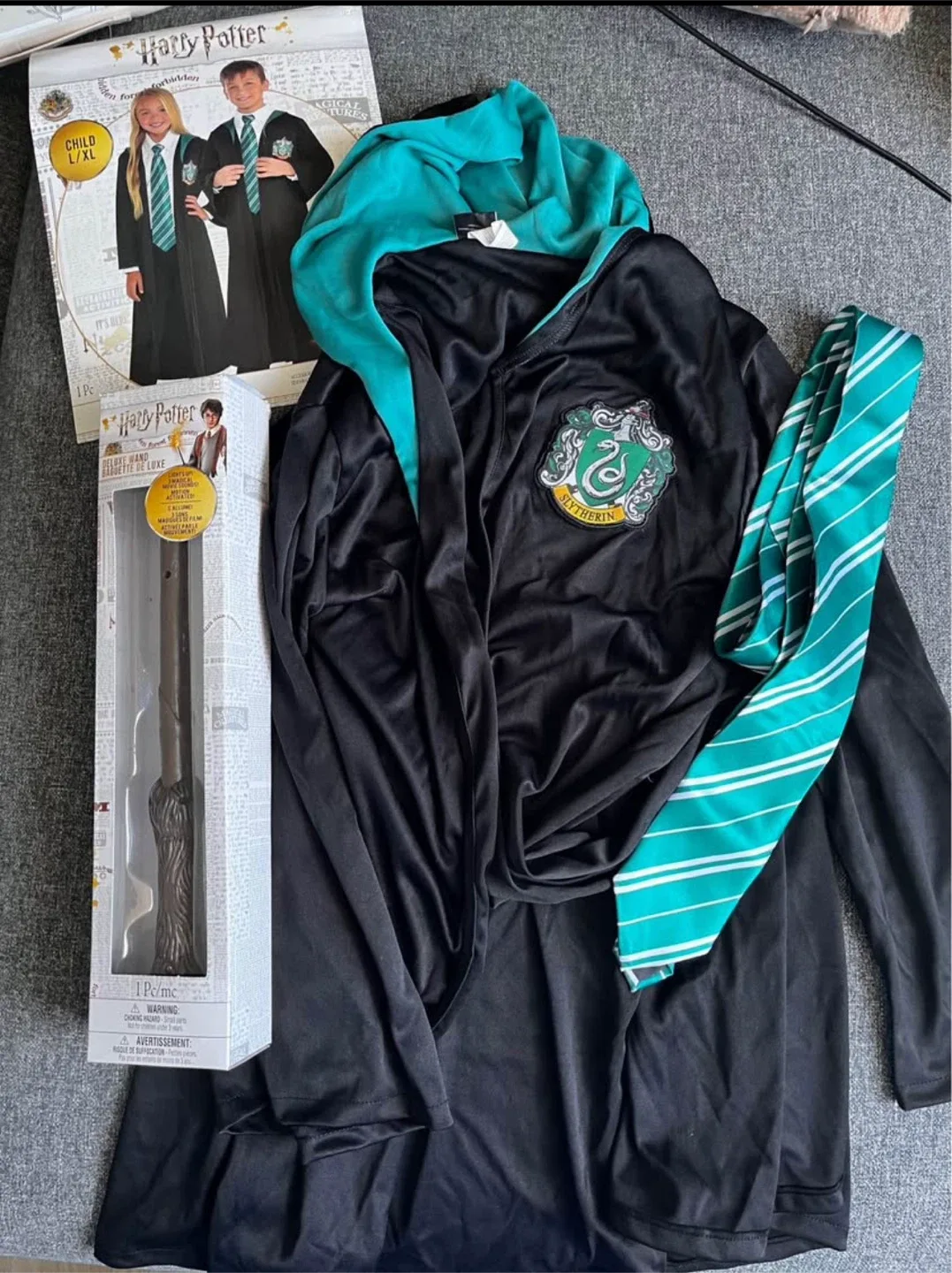 Harry Potter Slytherin Robe & Wand Set image indicator(4)