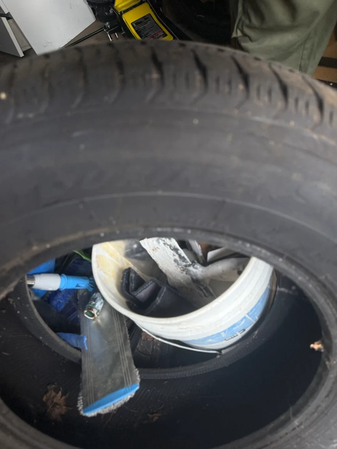 Yokohama Touring-S 235/65R16 Tire image indicator(2)