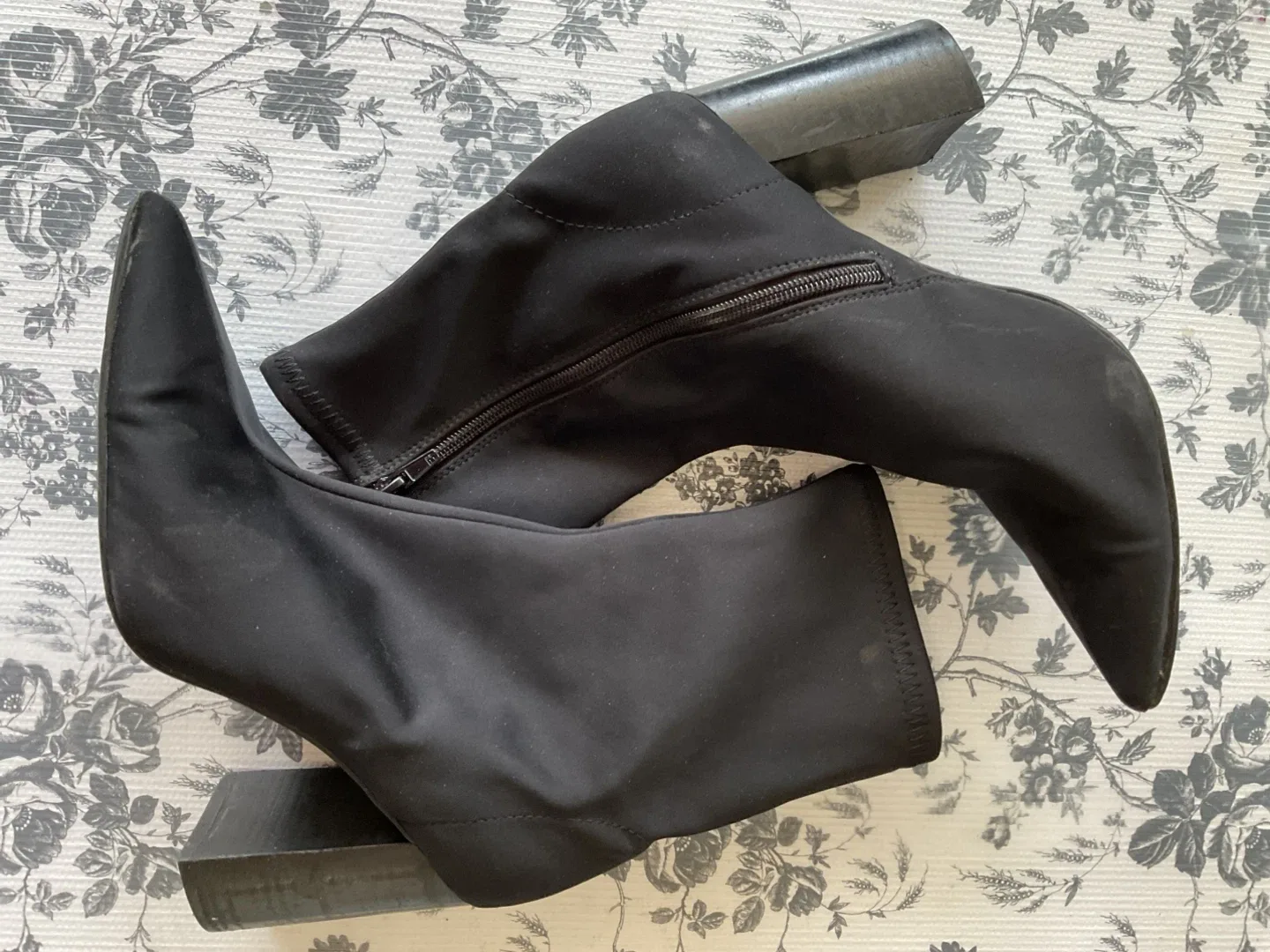 Siren Black Ankle Boots - Size 6 image indicator(2)