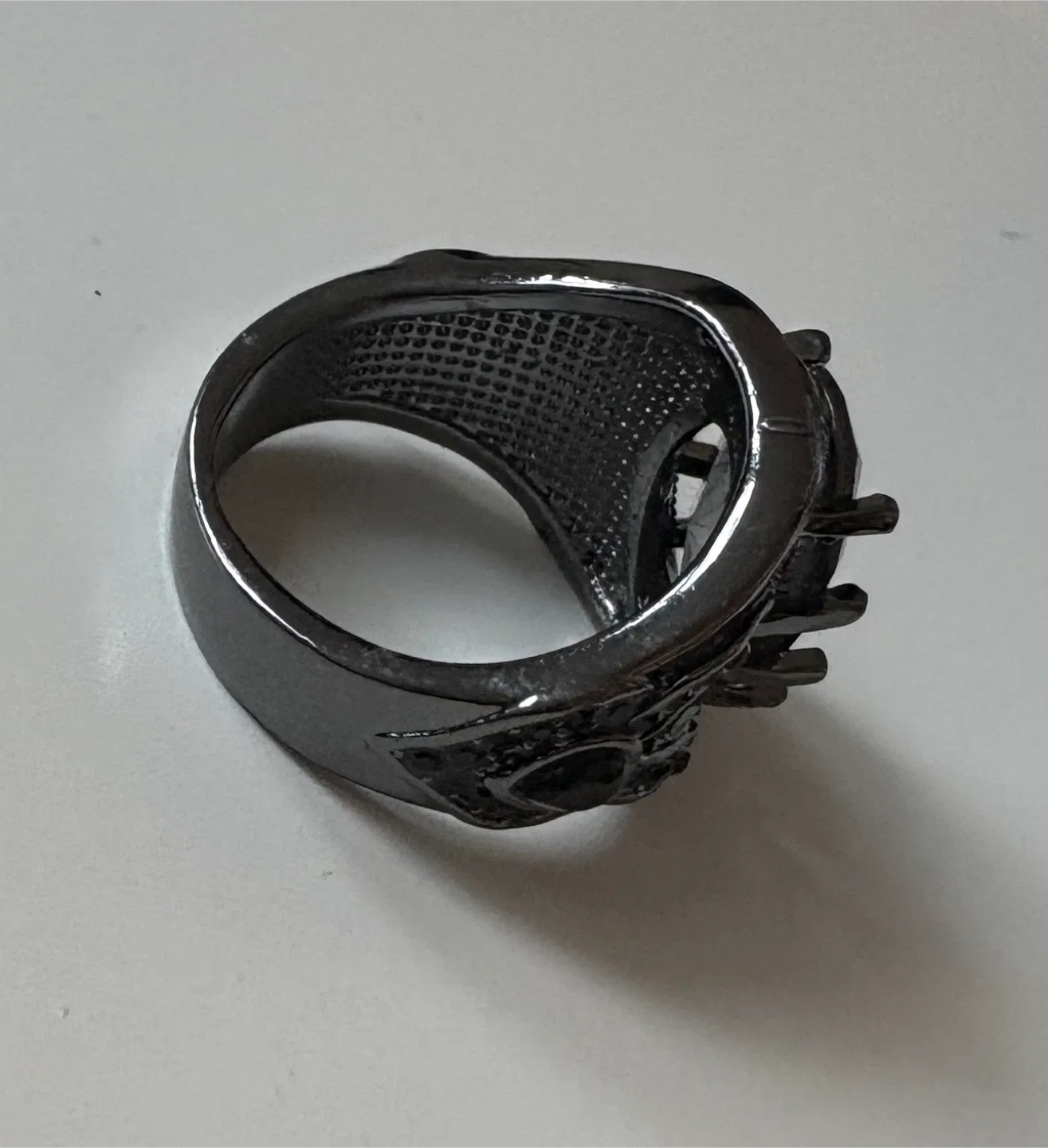 Beautiful Iridescent Stone Ring - Black Metal! Size 7 image indicator(6)