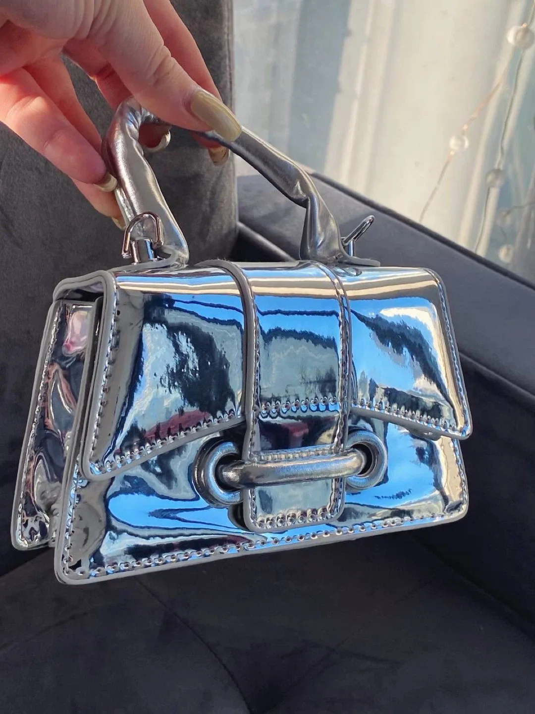 Silver mini mirror bag with chain strap image indicator(3)
