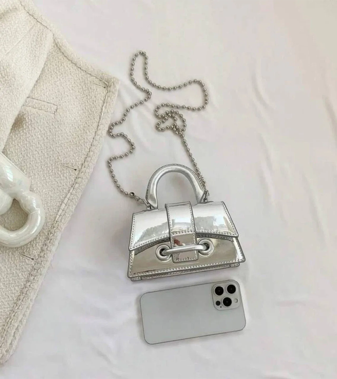 Silver mini mirror bag with chain strap image indicator(4)