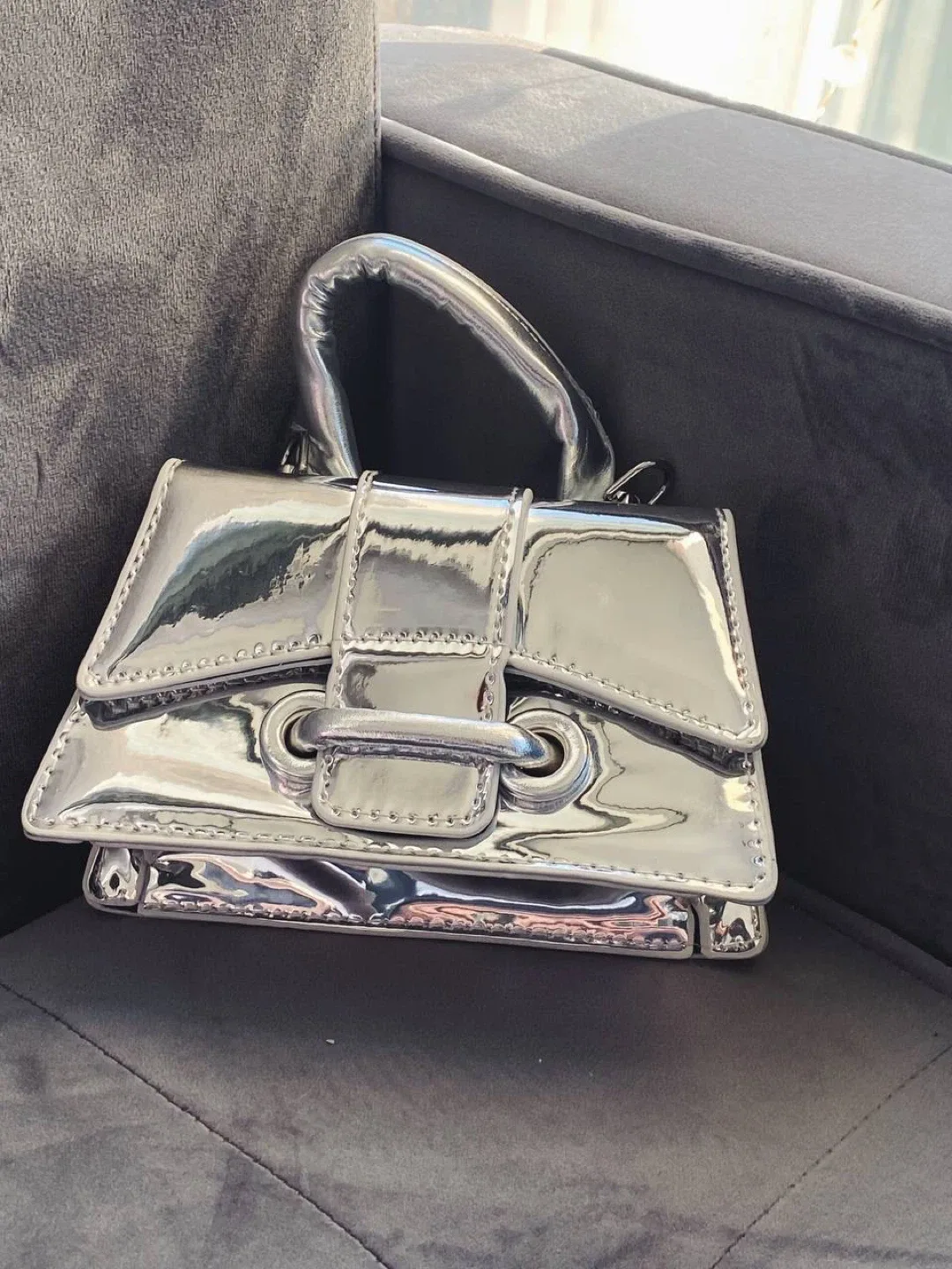 Silver mini mirror bag with chain strap image indicator(10)
