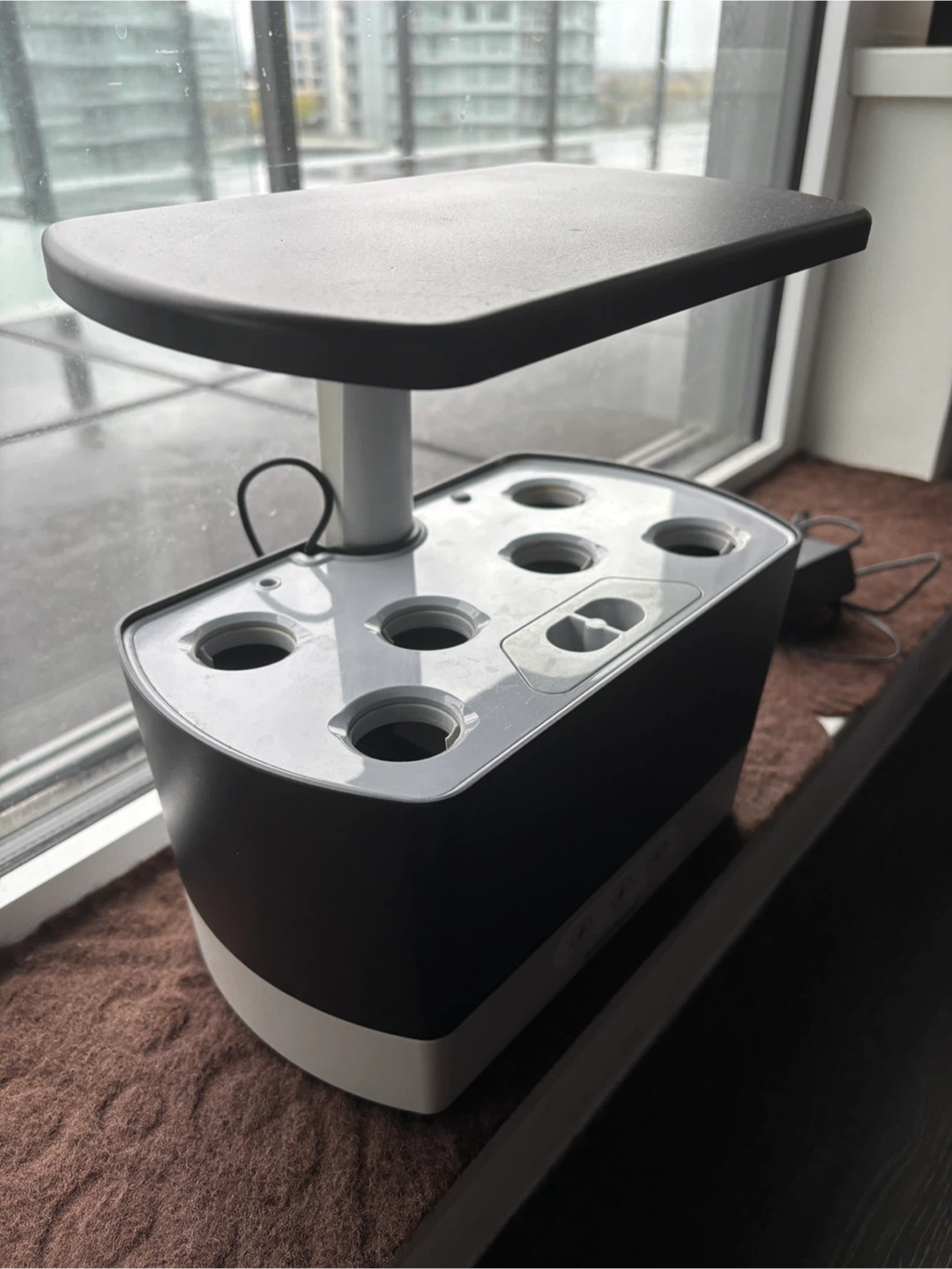 AeroGarden - Mini Greenhouse with LED lights