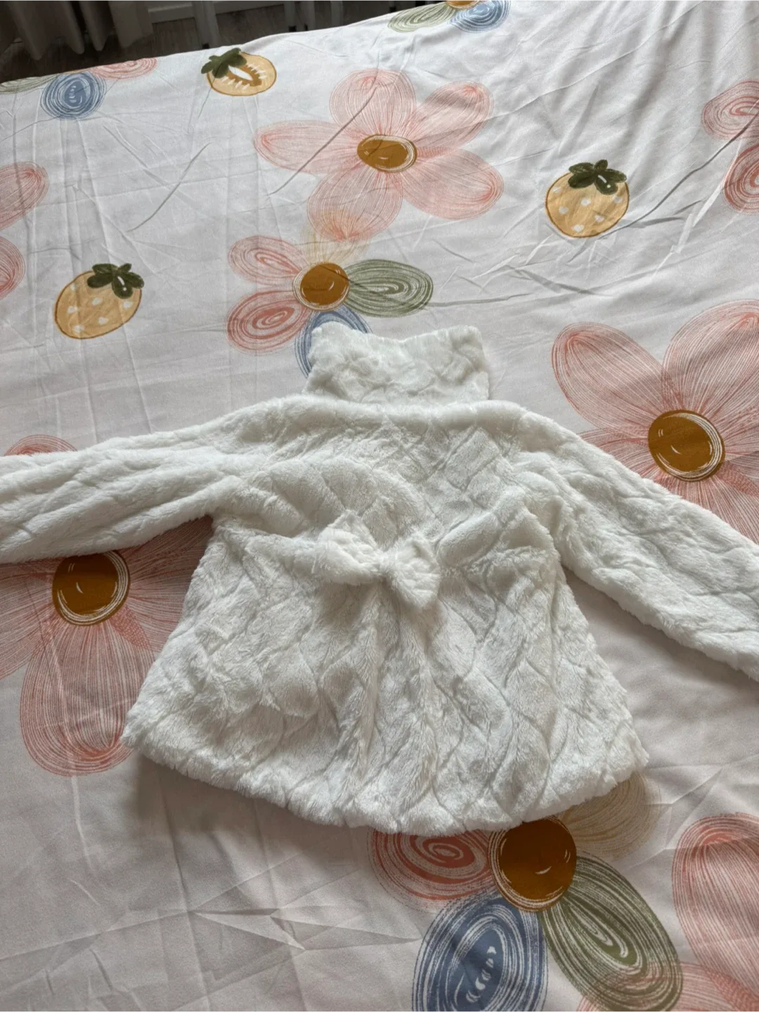 White Faux Fur Girl Jacket (size 4-6) image indicator(2)