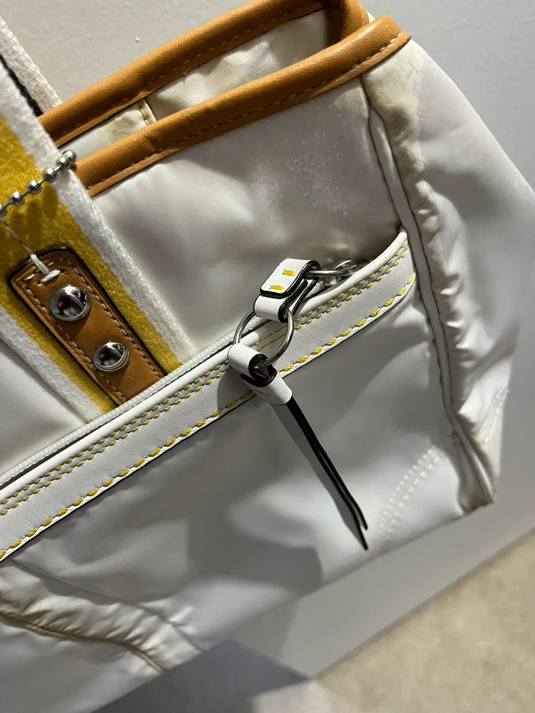 VINTAGE Coach White & Yellow Handbag image indicator(2)
