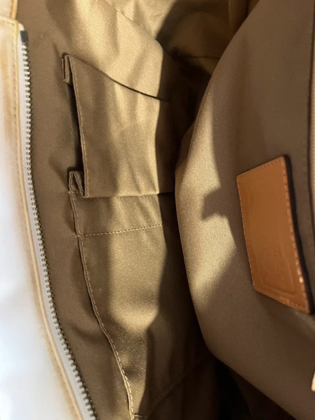 VINTAGE Coach White & Yellow Handbag image indicator(9)