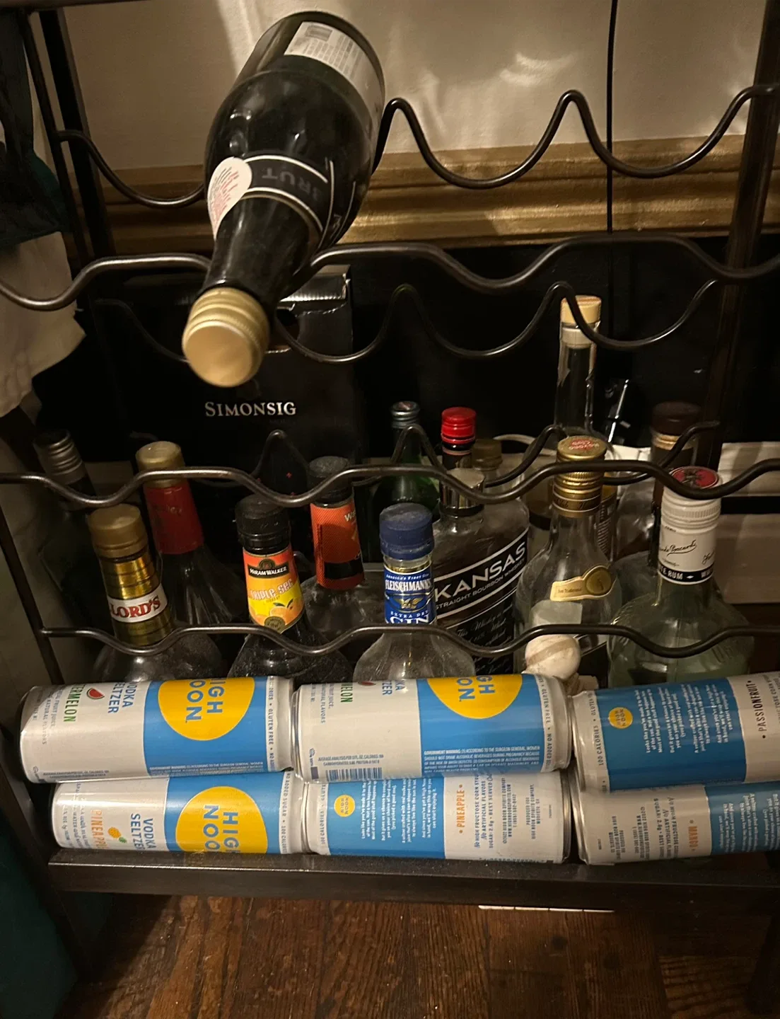 Cast Iron Bar with Removable Serving Tray image indicator(4)